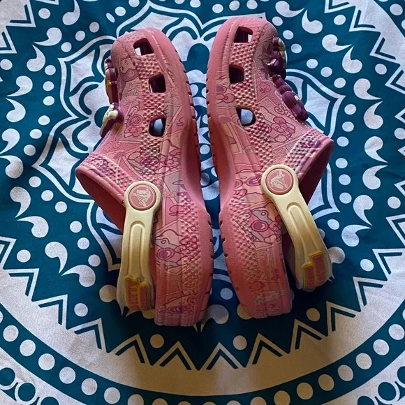 CROCS X SANRIO Limited edition pink toddler C10 Crocs - Picture 5 of 9
